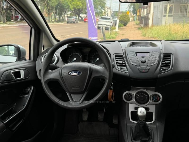 FORD - FIESTA - 2016/2017 - Prata - R$ 54.900,00