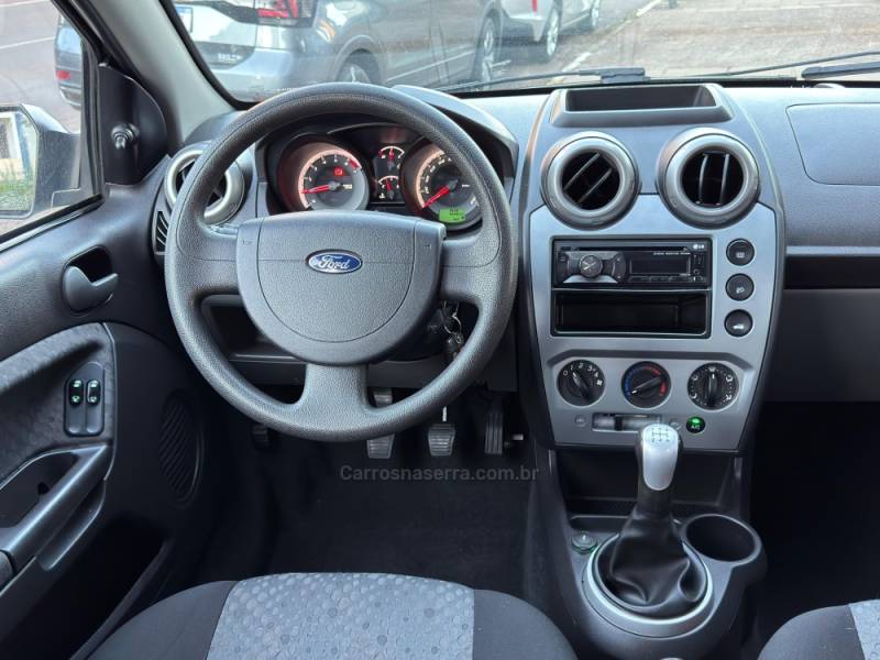 FORD - FIESTA - 2013/2013 - Prata - R$ 37.900,00