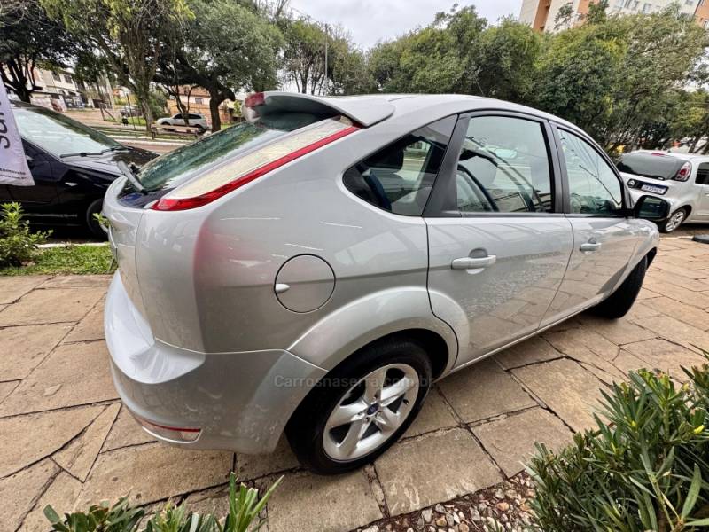 FORD - FOCUS - 2011/2012 - Prata - R$ 43.900,00