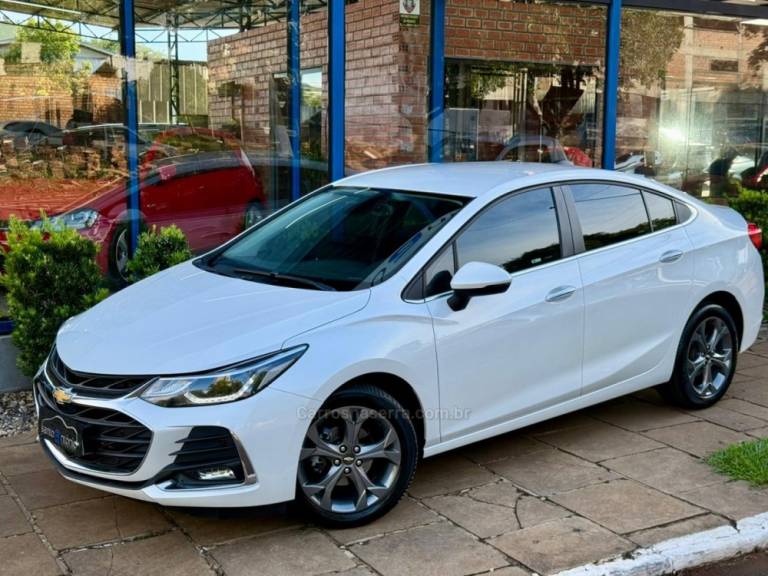 CHEVROLET - CRUZE - 2022/2023 - Branca - R$ 114.900,00