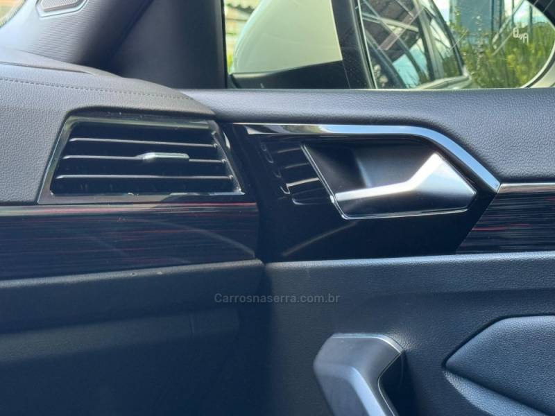 VOLKSWAGEN - JETTA - 2024/2024 - Branca - R$ 225.900,00