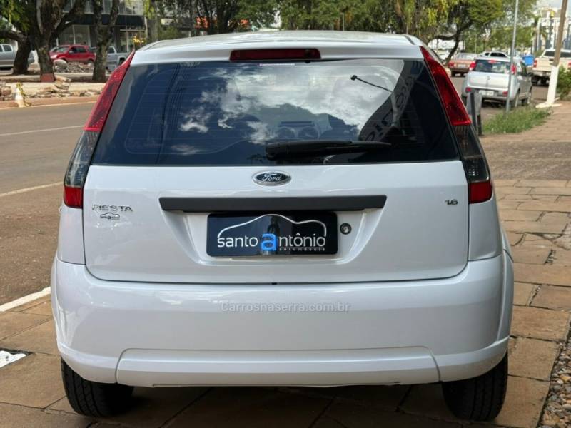 FORD - FIESTA - 2011/2012 - Branca - R$ 31.900,00