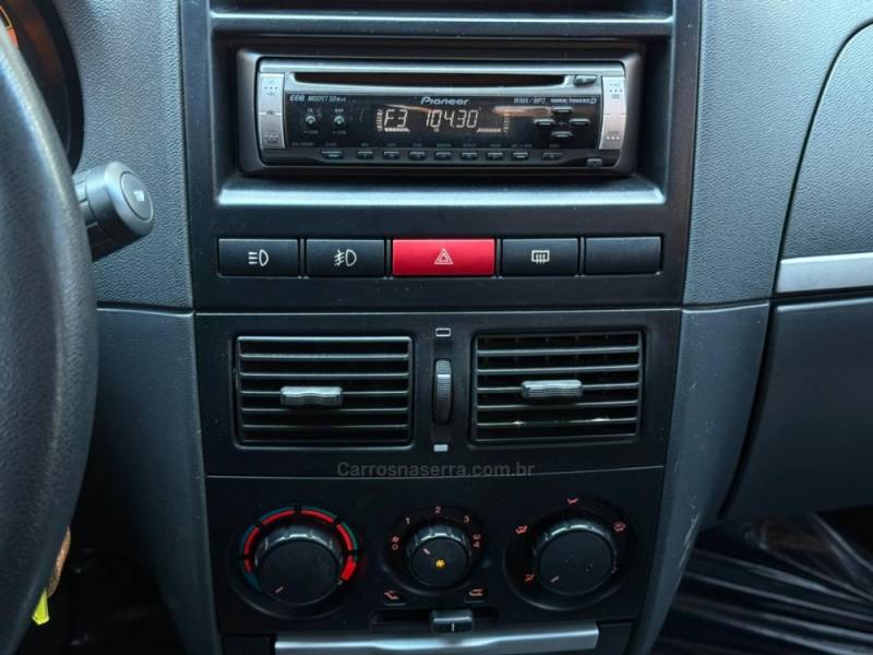 FIAT - PALIO - 2006/2007 - Branca - R$ 29.900,00