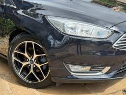 FORD - FOCUS - 2015/2016 - Preta - R$ 64.900,00