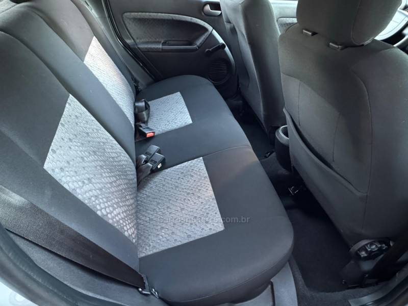 FORD - FIESTA - 2013/2013 - Prata - R$ 37.900,00