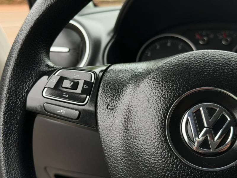 VOLKSWAGEN - SAVEIRO - 2013/2014 - Branca - R$ 46.900,00