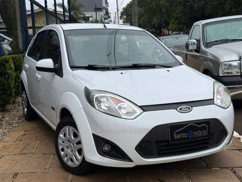 FORD - FIESTA - 2012/2013 - Branca - R$ 34.900,00