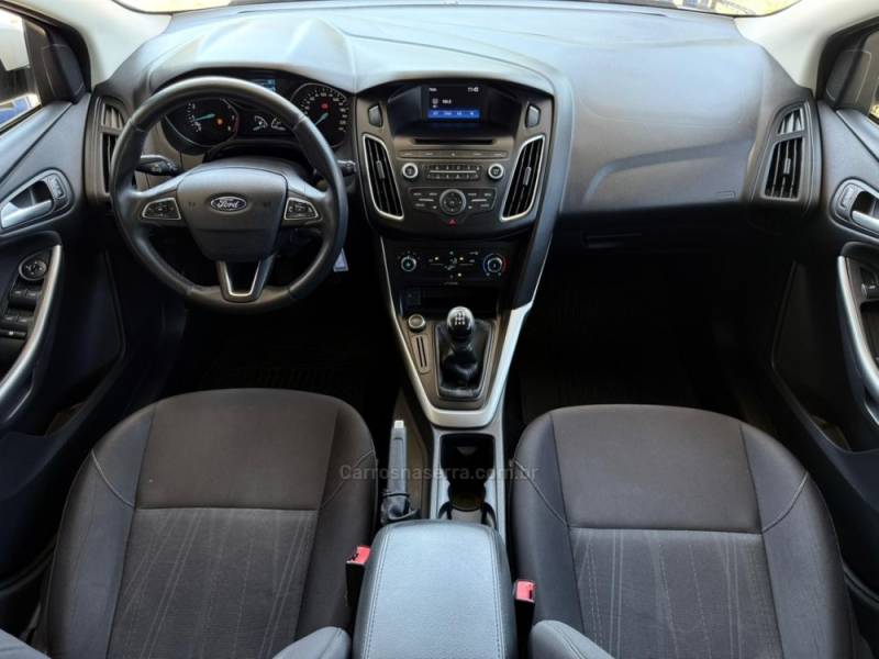 FORD - FOCUS - 2017/2018 - Branca - R$ 72.900,00
