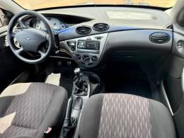 FORD - FOCUS - 2005/2005 - Vermelha - R$ 19.900,00