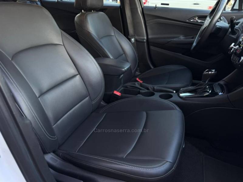 CHEVROLET - CRUZE - 2022/2023 - Branca - R$ 114.900,00