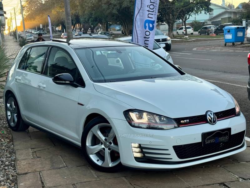 VOLKSWAGEN - GOLF - 2014/2015 - Branca - R$ 139.900,00