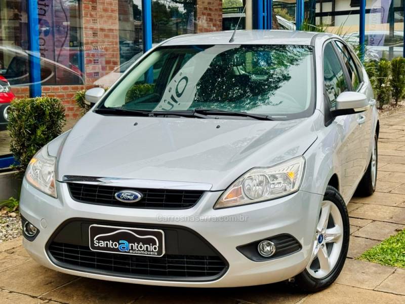 FORD - FOCUS - 2011/2012 - Prata - R$ 43.900,00