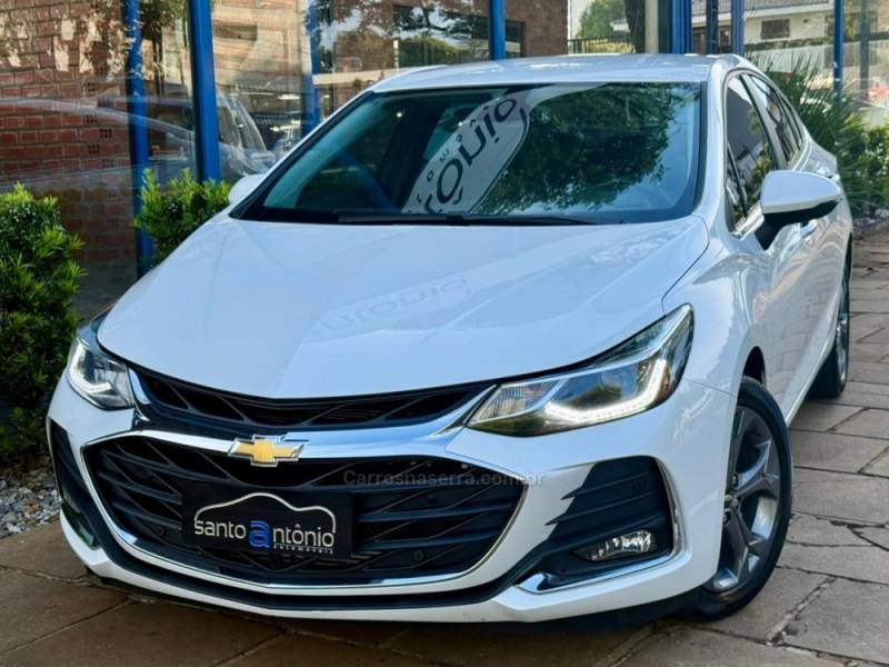 CHEVROLET - CRUZE - 2022/2023 - Branca - R$ 114.900,00