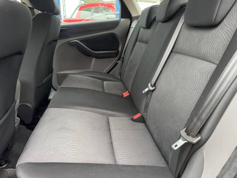 FORD - FOCUS - 2011/2012 - Prata - R$ 43.900,00