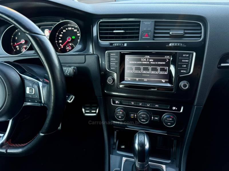 VOLKSWAGEN - GOLF - 2014/2015 - Branca - R$ 139.900,00