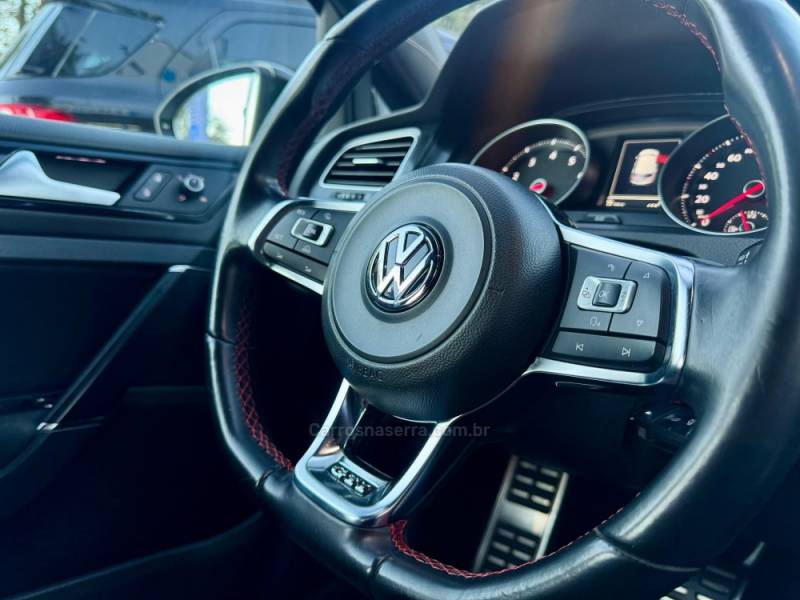 VOLKSWAGEN - GOLF - 2014/2015 - Branca - R$ 139.900,00