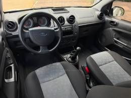 FORD - FIESTA - 2011/2012 - Branca - R$ 31.900,00
