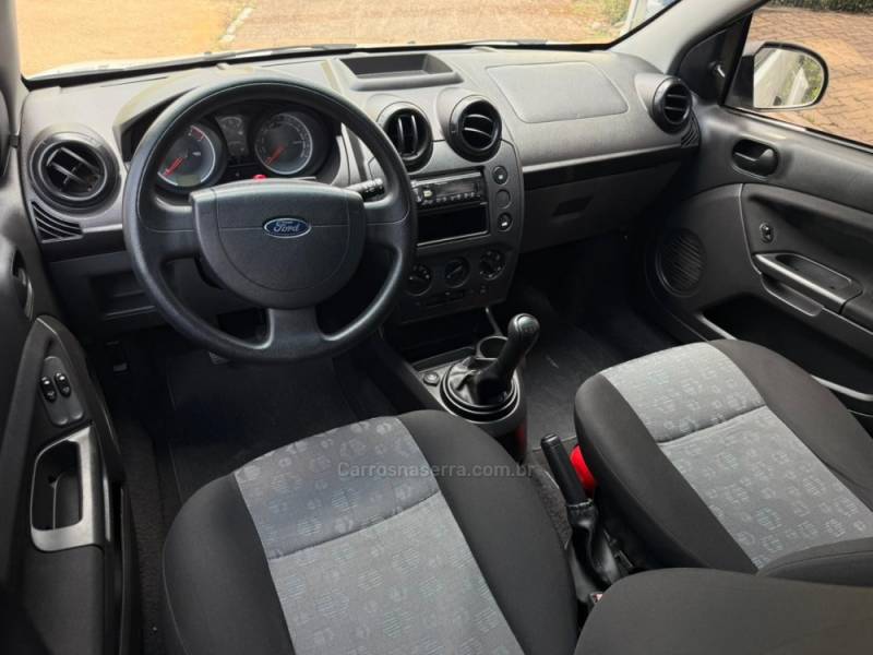 FORD - FIESTA - 2011/2012 - Branca - R$ 31.900,00