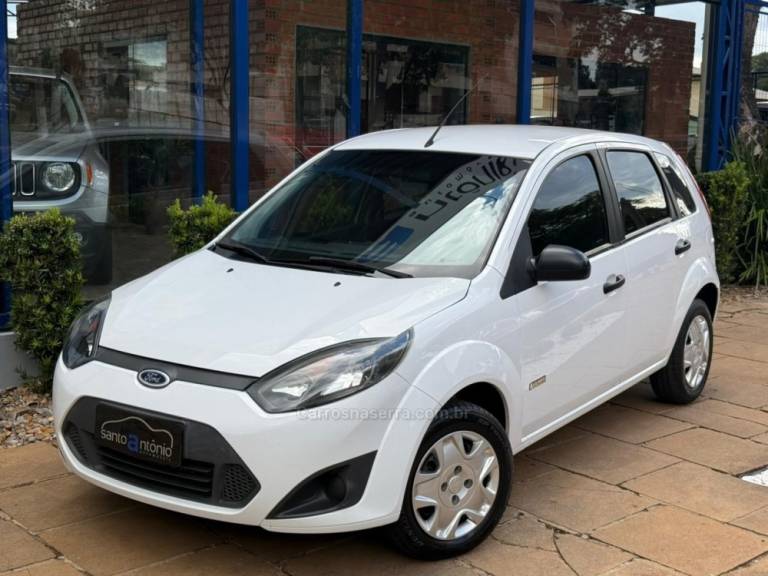 FORD - FIESTA - 2011/2012 - Branca - R$ 31.900,00