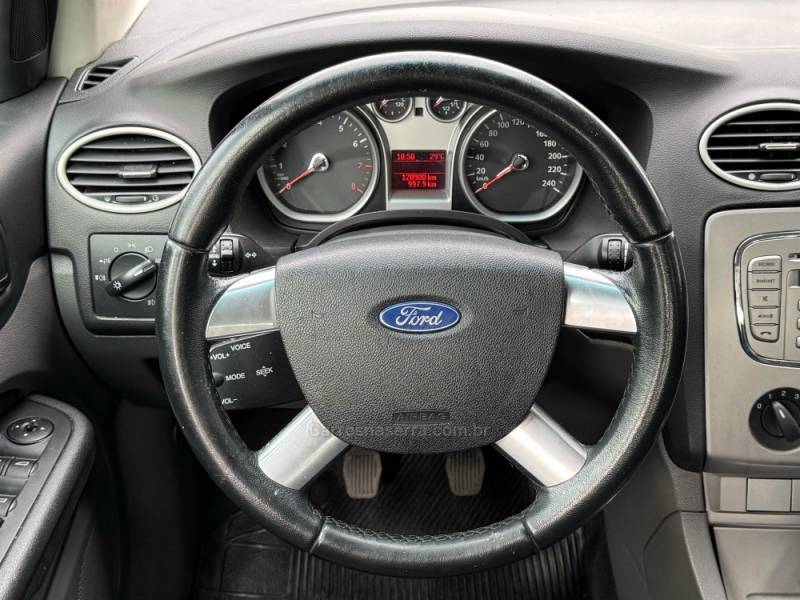 FORD - FOCUS - 2012/2012 - Branca - R$ 41.900,00