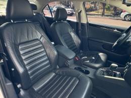 VOLKSWAGEN - JETTA - 2016/2016 - Branca - R$ 99.900,00