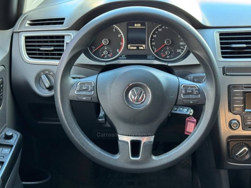VOLKSWAGEN - FOX - 2015/2015 - Vermelha - R$ 45.900,00