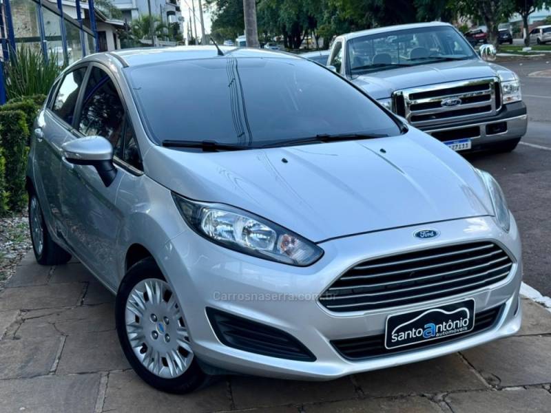 FORD - FIESTA - 2017/2017 - Prata - R$ 49.900,00