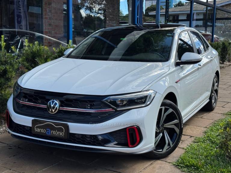 VOLKSWAGEN - JETTA - 2024/2024 - Branca - R$ 225.900,00