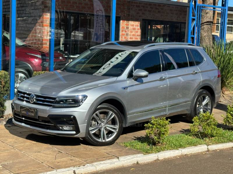 VOLKSWAGEN - TIGUAN - 2018/2019 - Prata - R$ 149.900,00