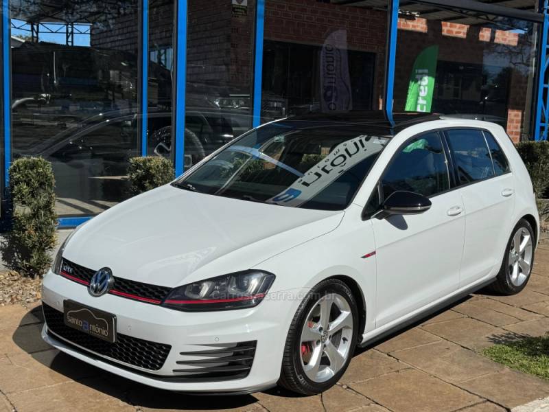 VOLKSWAGEN - GOLF - 2014/2015 - Branca - R$ 139.900,00