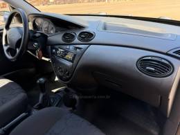 FORD - FOCUS - 2007/2008 - Prata - R$ 23.900,00