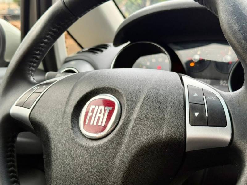 FIAT - PUNTO - 2016/2015 - Branca - R$ 44.900,00