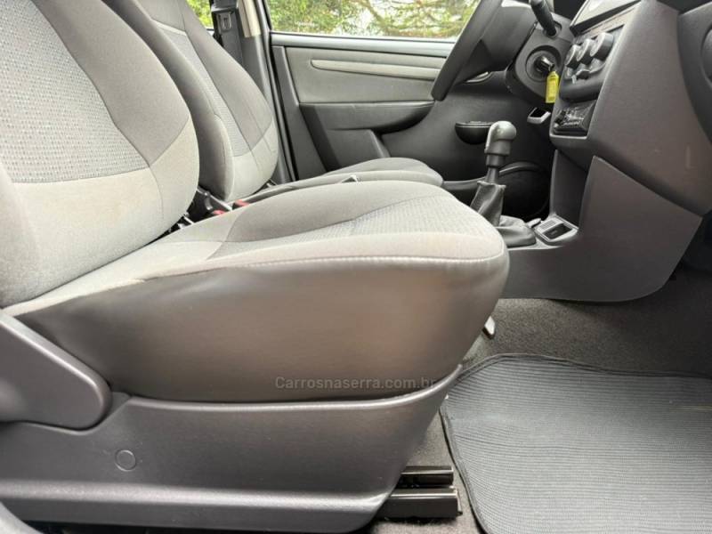 CHEVROLET - CELTA - 2013/2014 - Preta - R$ 34.900,00